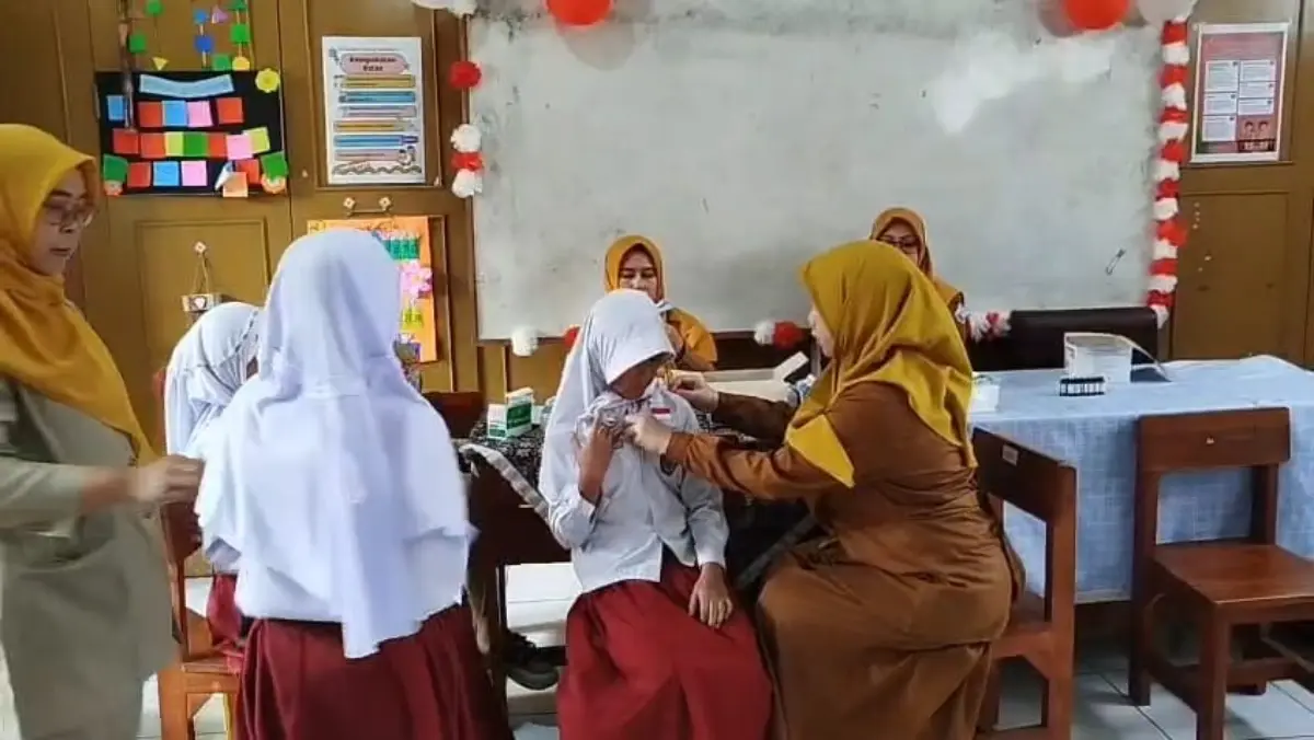 Bulan Imunisasi Anak Sekolah, Ratusan Siswa SD di Cimahi Terima Vaksin Campak MR dan HPV