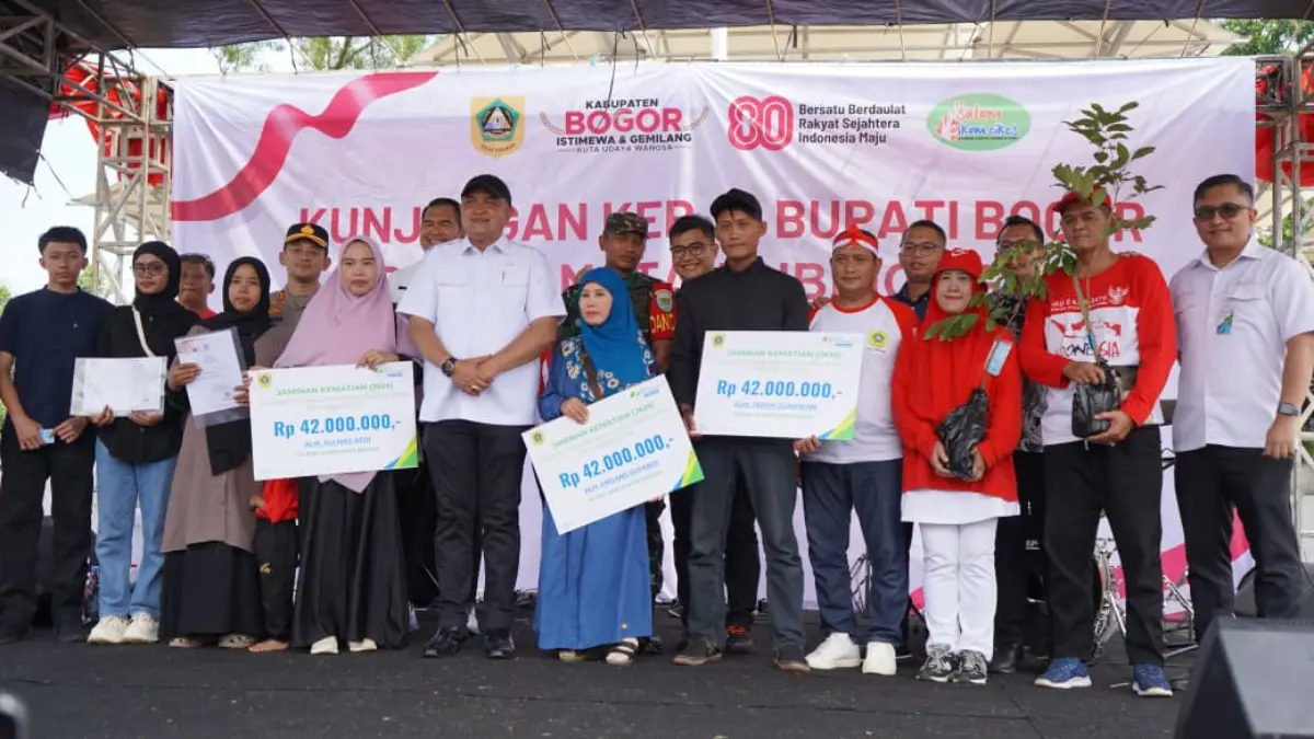 upati Bogor Rudy Susmanto meninjau langsung layanan publik terpadu di Alun-Alun Cirimekar d