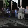 Wali Kota Cimahi, Ngatiyana saat Melepas Satgas Pemberantasan Anti Premanisme di Alun-Alun Cimahi Usai Apel (m