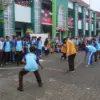 Sejumlah Siswa Mts Negeri Kota Cimahi saat Memeriahkan Peringatan HUT RI ke-80 di Lapangan Sekolah (mong)