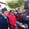 Gubernur Jabar Dedi Mulyadi menjelaskan imbauan pembebasan tunggakan PBB. (son)
