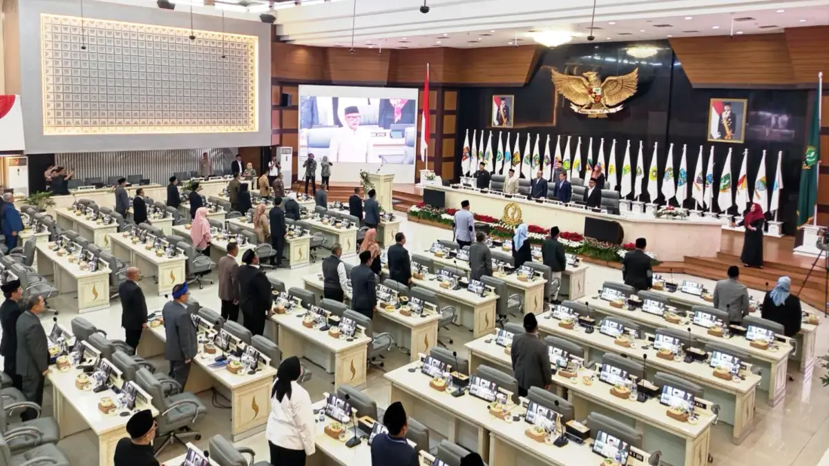 Banyak Belanja Modal di Perusahaan APBD, Kekayaan Pemprov akan Bertambah Paripurna Pengesahan Perubahan APBD 2025 di DPRD Jabar beberapa waktu lalu. (son)