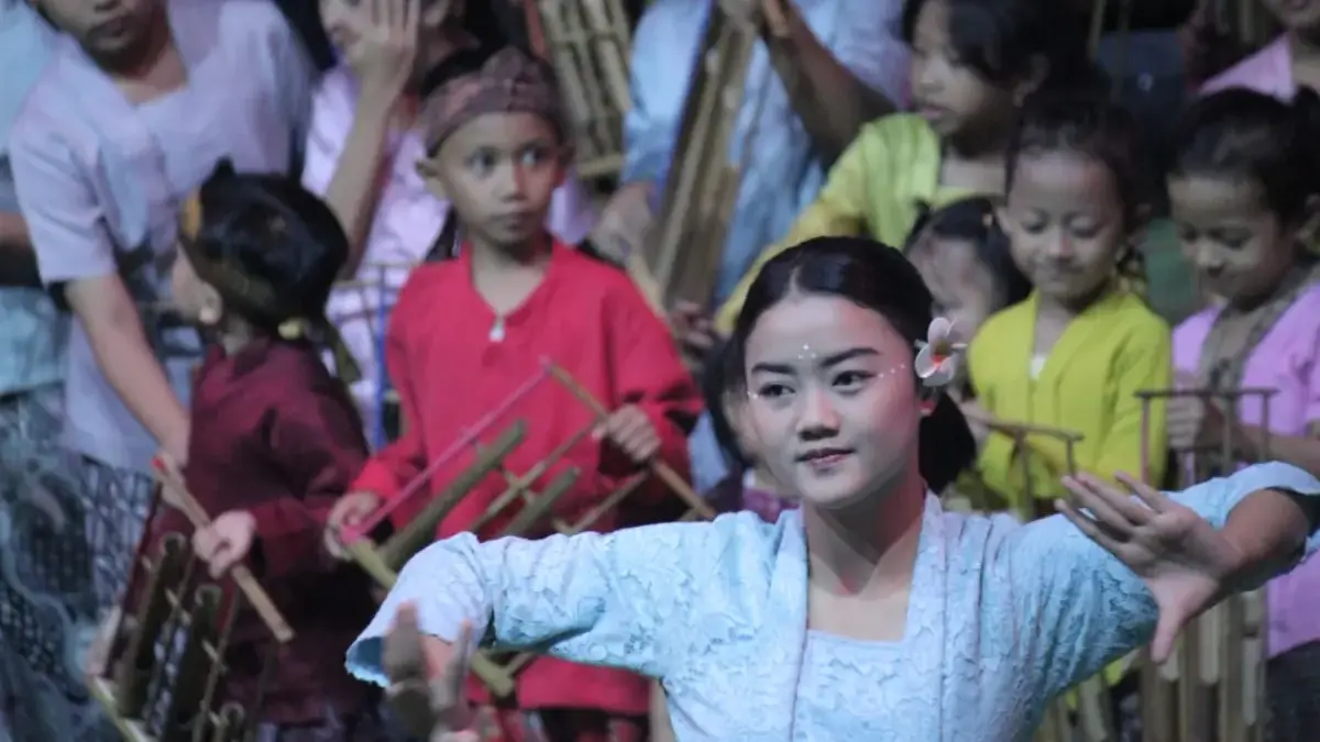 Terkuak! Ini Biang Kerok Jabar Absen Provinsi Layak Anak Ilustrasi anak anak bermain angklung dan bernari. (son)