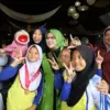 Bunda Literasi, Midjiati Ningsih saat Bersama Peserta CRH di Alam Wisata Cimahi. (Mong/Jabar Ekspres)