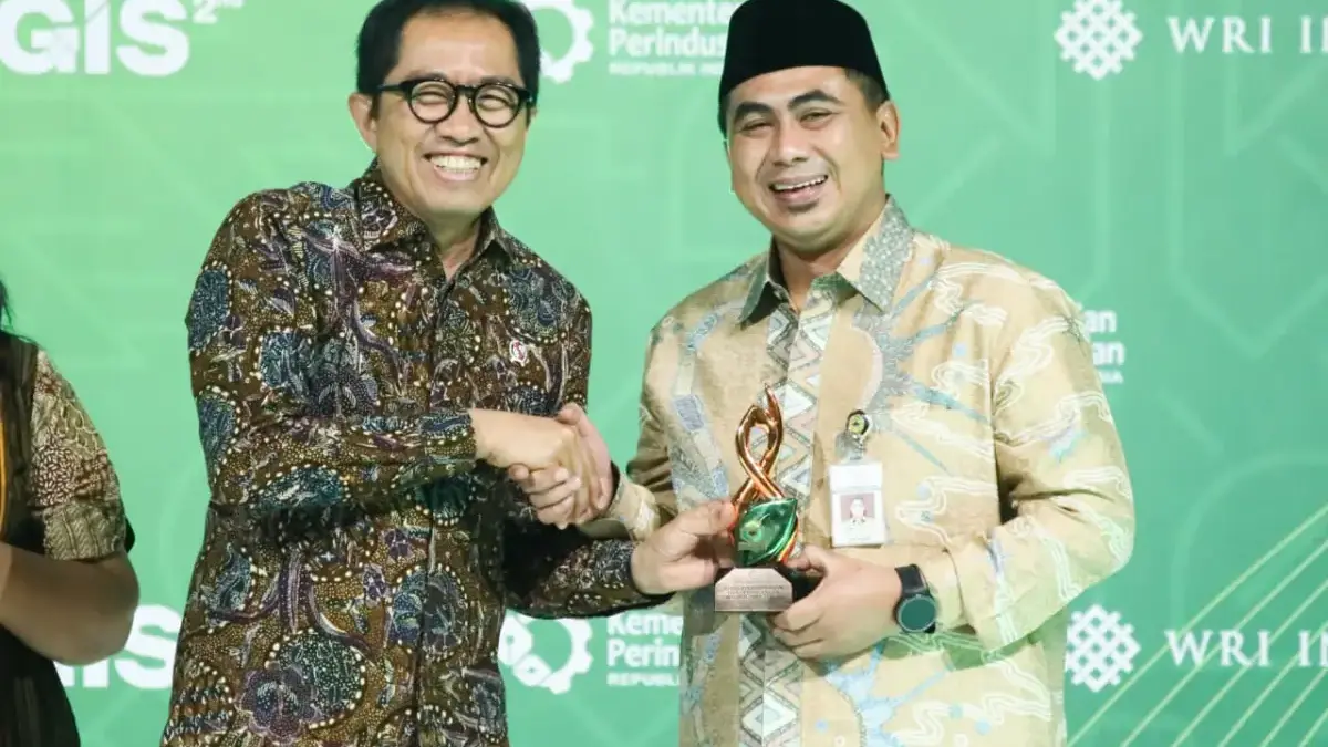 Bawa Jateng Menuju Masa Depan Hijau, Pemprov Raih Penghargaan Industri Ramah Lingkungan Pemprov Jateng Terima Penghargaan Pemerintah Daerah dengan Implementasi Industri Hijau Terbaik