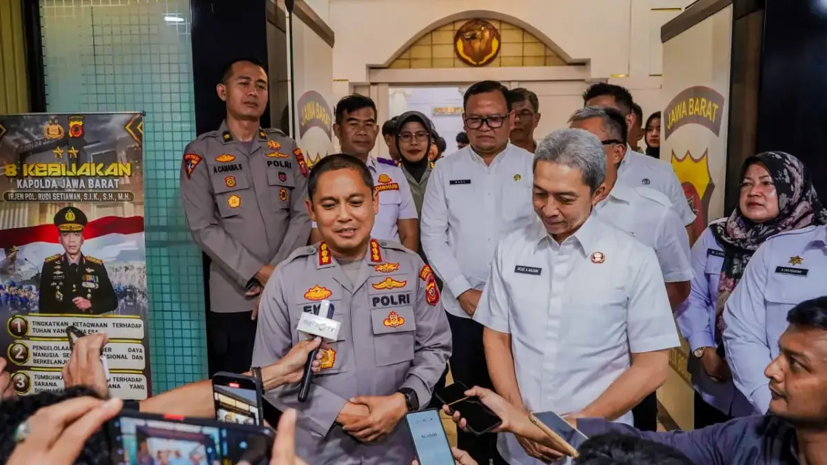 Menanti Puluhan Tahun! Akhirnya Dua Polsek di Bogor Terima Hibah Lahan dari Pemkot Wali Kota Bogor, Dedie A. Rachim bersama Sekretaris Daerah, Denny Mulyadi dan Kapolresta Bogor Kota, Kombes Po