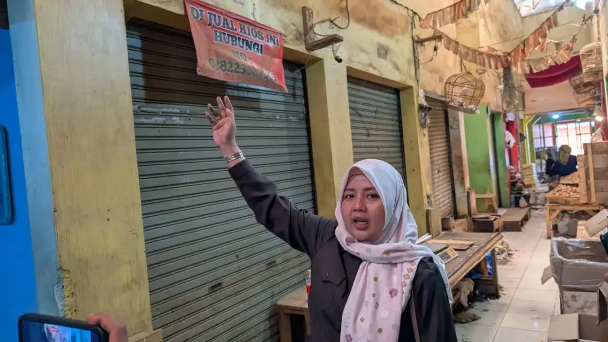 Komisi ll DPRD Banjar Temukan Kios Pasar Milik Pemkot 'Dijual' Ilegal Ketua Komisi ll DPRD Banjar Rossi Hernawati mendapati salah satu kios pasar yang diperjual-belikan di komplek