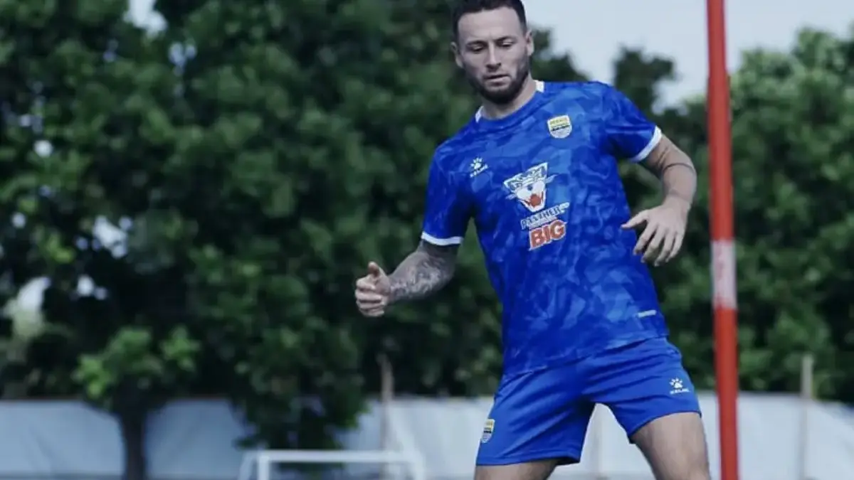 Persib Berusaha Datangkan Gelandang Timnas Indonesia
