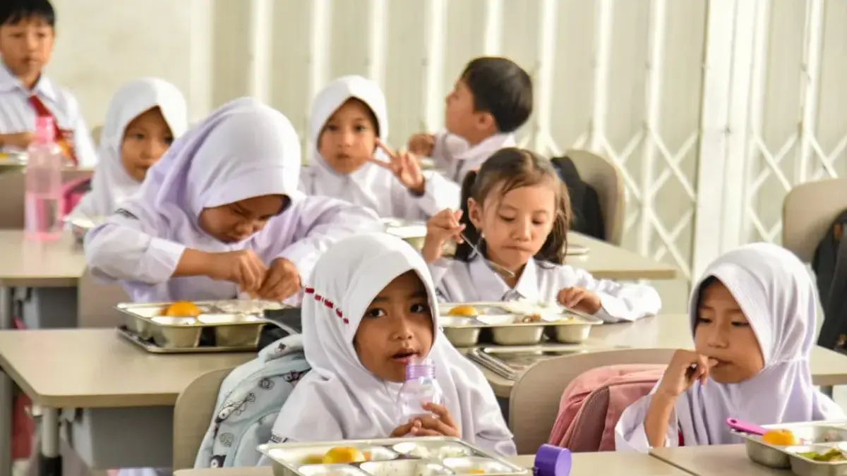 Program MBG Mulai Disalurkan di SDN 090 Cibiru, Erwin: Ini Bentuk Nyata Kepedulian Pemerintah