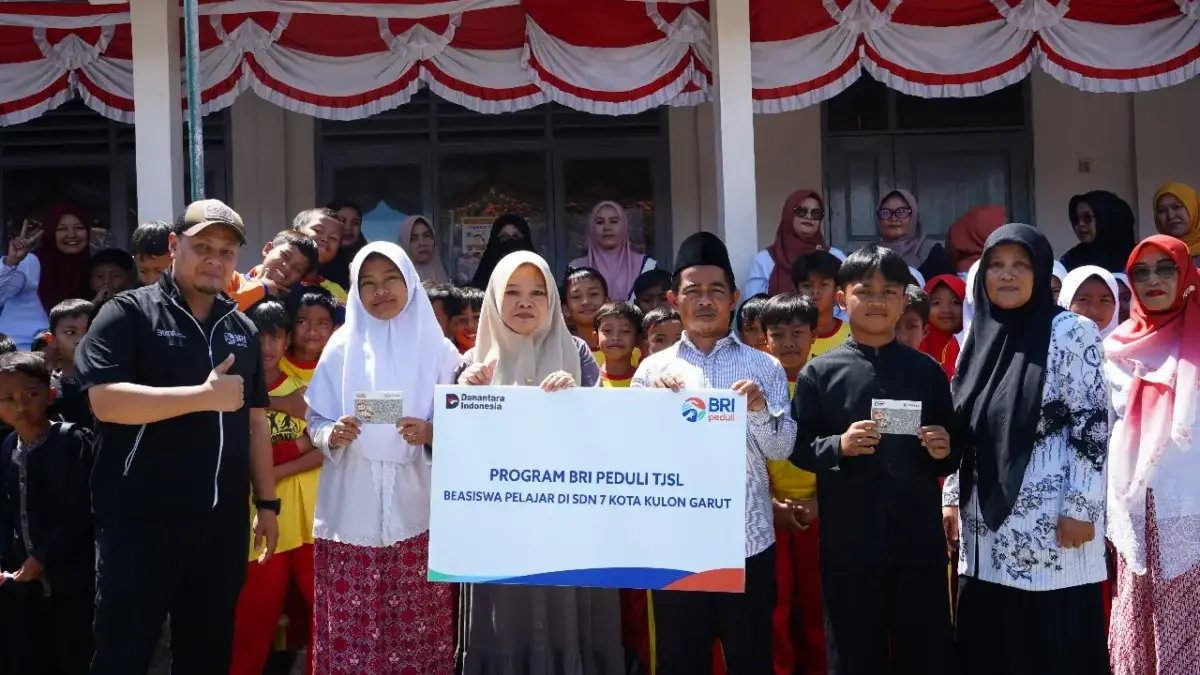 BRI Dukung Pendidikan Berkualitas, Salurkan Beasiswa untuk 40 Siswa di Region 9 Bandung BRI Dukung Pendidikan Berkualitas, Salurkan Beasiswa untuk 40 Siswa di Region 9 Bandung