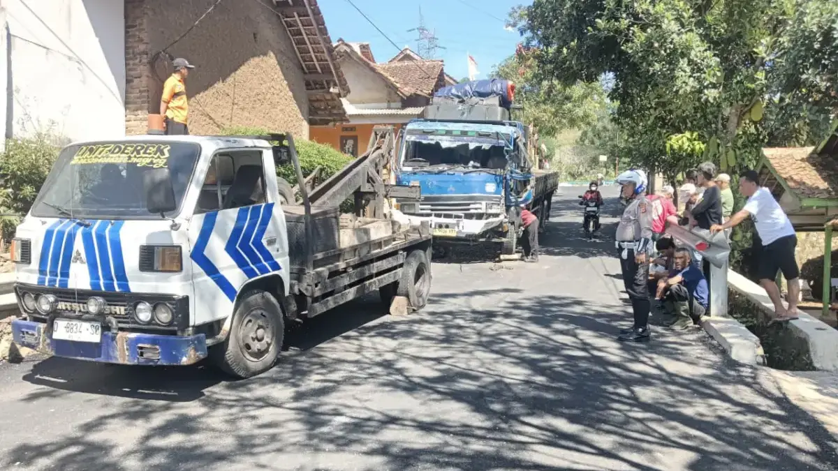 Terjadi Tabrakan Beruntun di Sumedang, Diduga Truk Alami Rem Blong