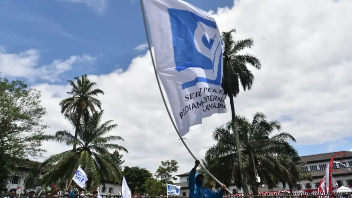 Gelar Aksi Demo di Gedung Sate, Ini Tuntutan Buruh! Gelar Aksi Demo di Gedung Sate, Ini Tuntutan Buruh!
