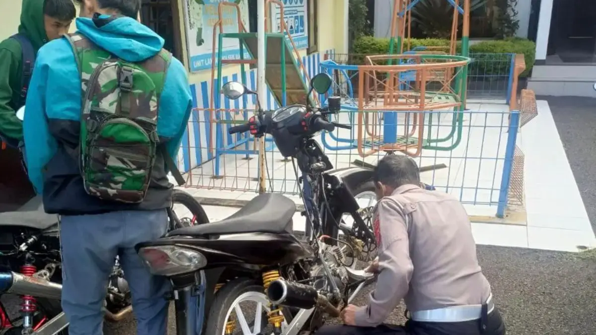 Ikuti SE Gubernur Jabar, Polresta Bandung Lakukan Operasi Penertiban Knalpot Brong Ikuti SE Gubernur Jabar, Polresta Bandung Lakukan Operasi Penertiban Knalpot Brong
