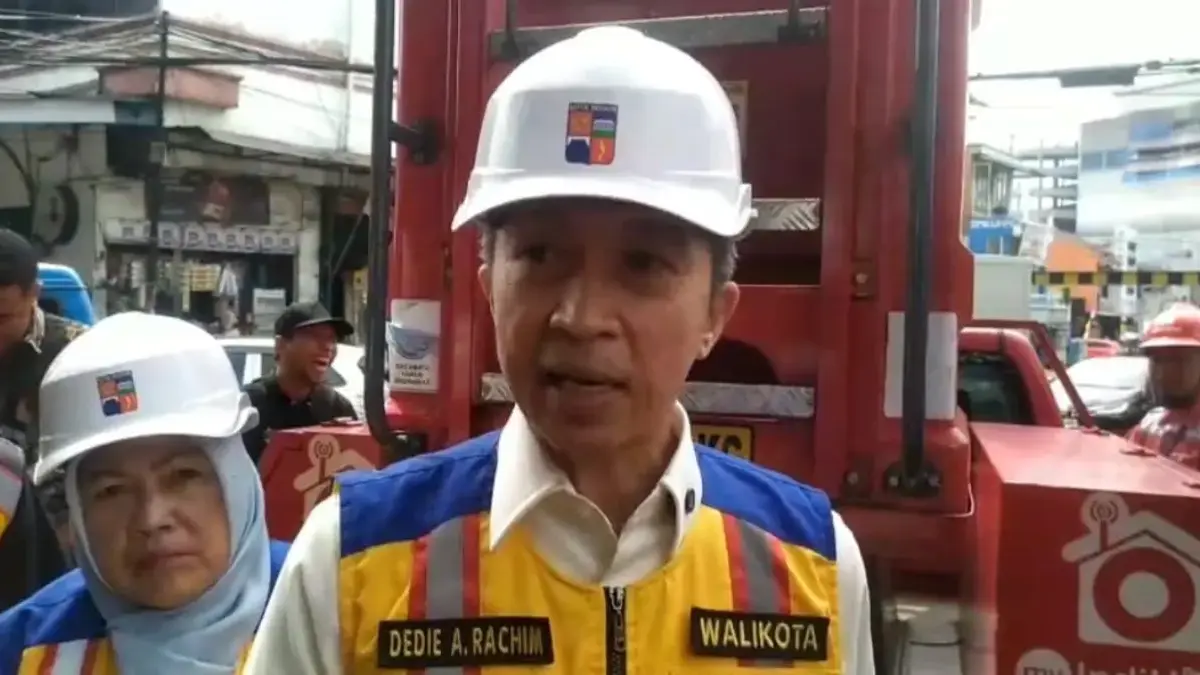 Beautifikasi Kota Bogor Berlanjut, Dedie Rachim Kembali Tertibkan Kabel Udara Beautifikasi Kota Bogor Berlanjut, Dedie Rachim Kembali Tertibkan Kabel Udara
