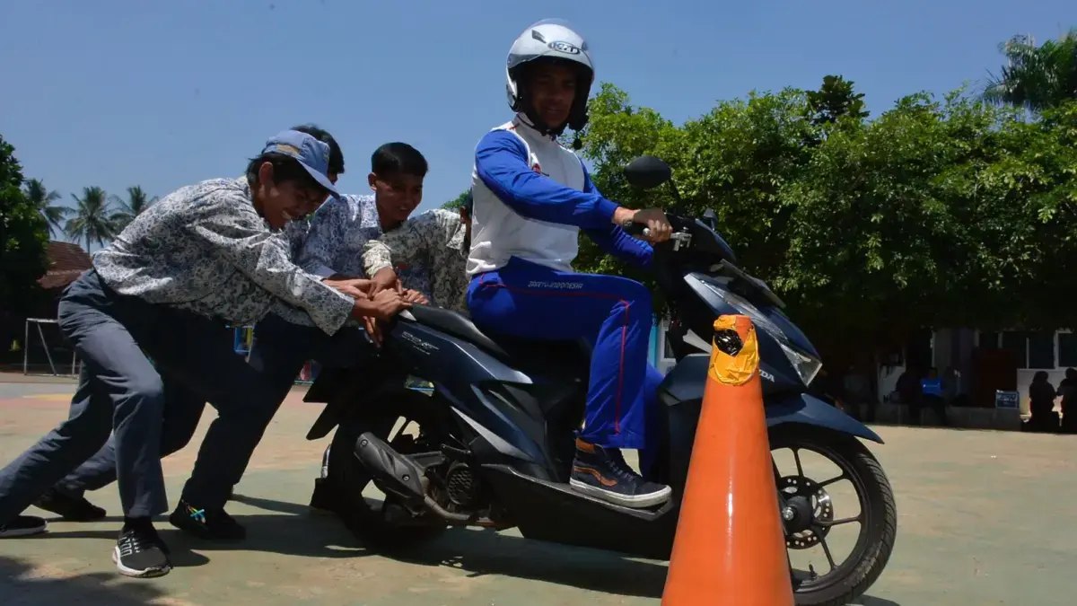 DAM Edukasi Pelajar SMAN 1 Cipeundeuy Jadi Pelopor #Cari_Aman di Jalan DAM Edukasi Pelajar SMAN 1 Cipeundeuy Jadi Pelopor #Cari_Aman di Jalan