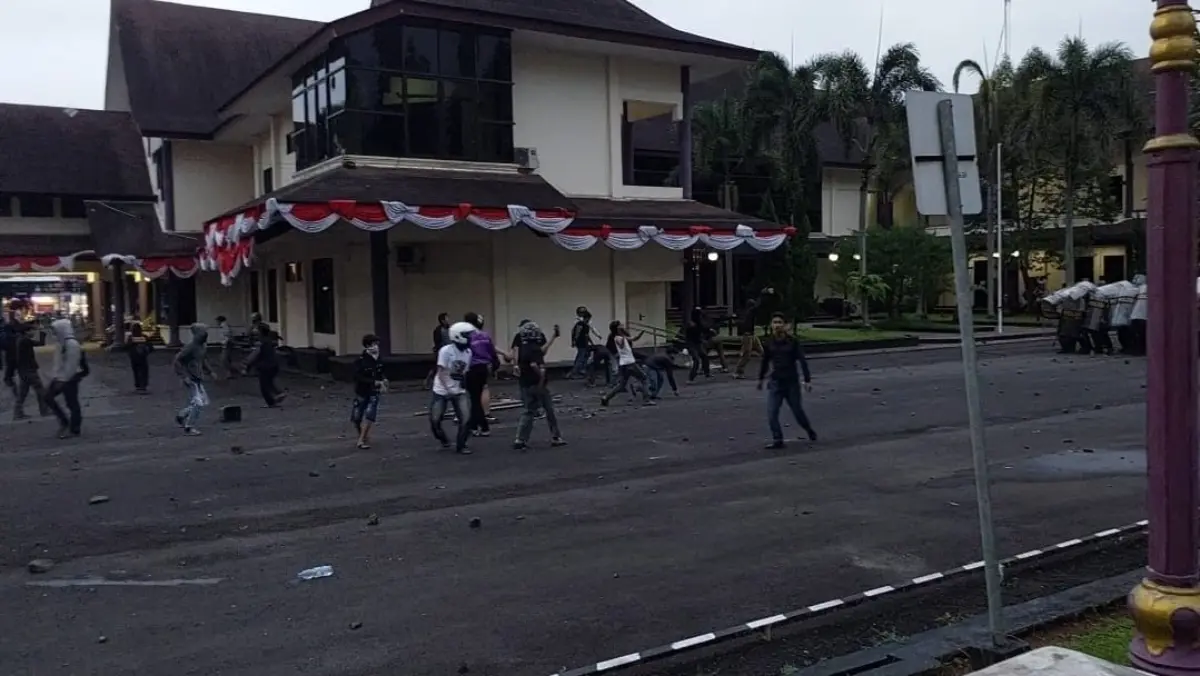 38 Orang Diamankan Usai Kericuhan di DPRD Ciamis, Rata-rata Bukan Warlok! 38 Orang Diamankan Usai Kericuhan di DPRD Ciamis, Kapolres: Banyak Bukan Warga Lokal