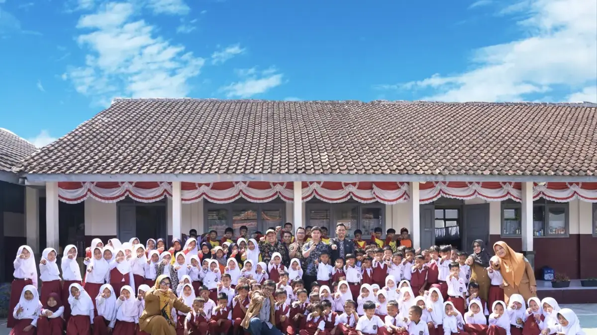 Setelah Agroedukasi, SDN 7 Kota Kulon Garut Kini Terima Bantuan Fisik Sekolah dari Program BRI Peduli Setelah Agroedukasi, SDN 7 Kota Kulon Garut Kini Terima Bantuan Fisik Sekolah dari Program BRI Peduli “Ini Sek