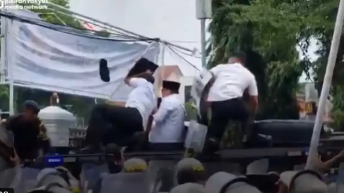 Panas di Pati! Warga Geruduk Pendopo, Desak Bupati Mundur Gara-Gara Pajak Warga Geruduk Pendopo, Desak Bupati Mundur Gara-Gara Pajak