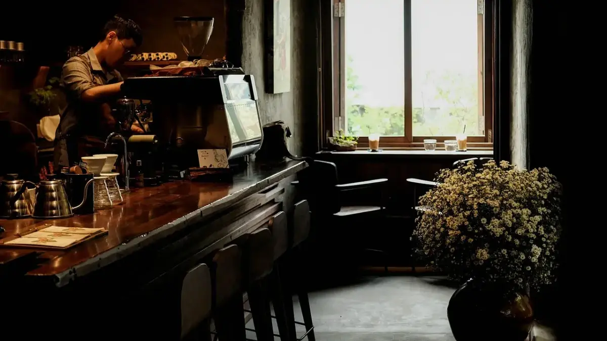 Buat Relaksasi Pengunjung, Pelaku Usaha di Bogor Tetap Putar Musik Meski Ada Wacana Pembayaran Royalti Buat Relaksasi Pengunjung, Pelaku Usaha di Bogor Tetap Putar Musik Meski Ada Wacana Pembayaran Royalti