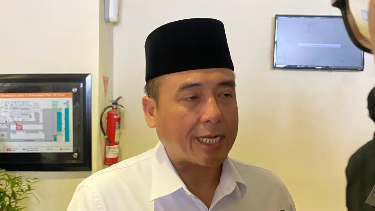 Kasus Brotherhood, Erwin Warning Tempat Hiburan: Saya Tidak Mau Citra Bandung Tercoreng! Wakil Wali Kota Bandung, Erwin saat ditemui awak media di Jalan Asia Afrika, Rabu (27/8). (Nizar Jabar Ekspres