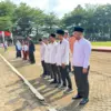 Lima narapidana dari Lapas kelas llB Banjar menghirup udara bebas setelah mendapat remisi dalam peringatan HUT