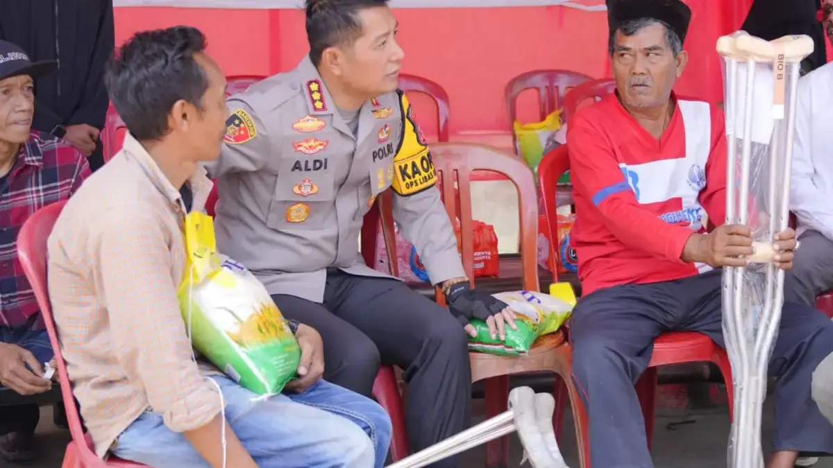 Polresta Bandung menggelar rangkaian kegiatan sosial berupa Gerakan Pangan Murah dan Bakti Kesehatan Gratis di