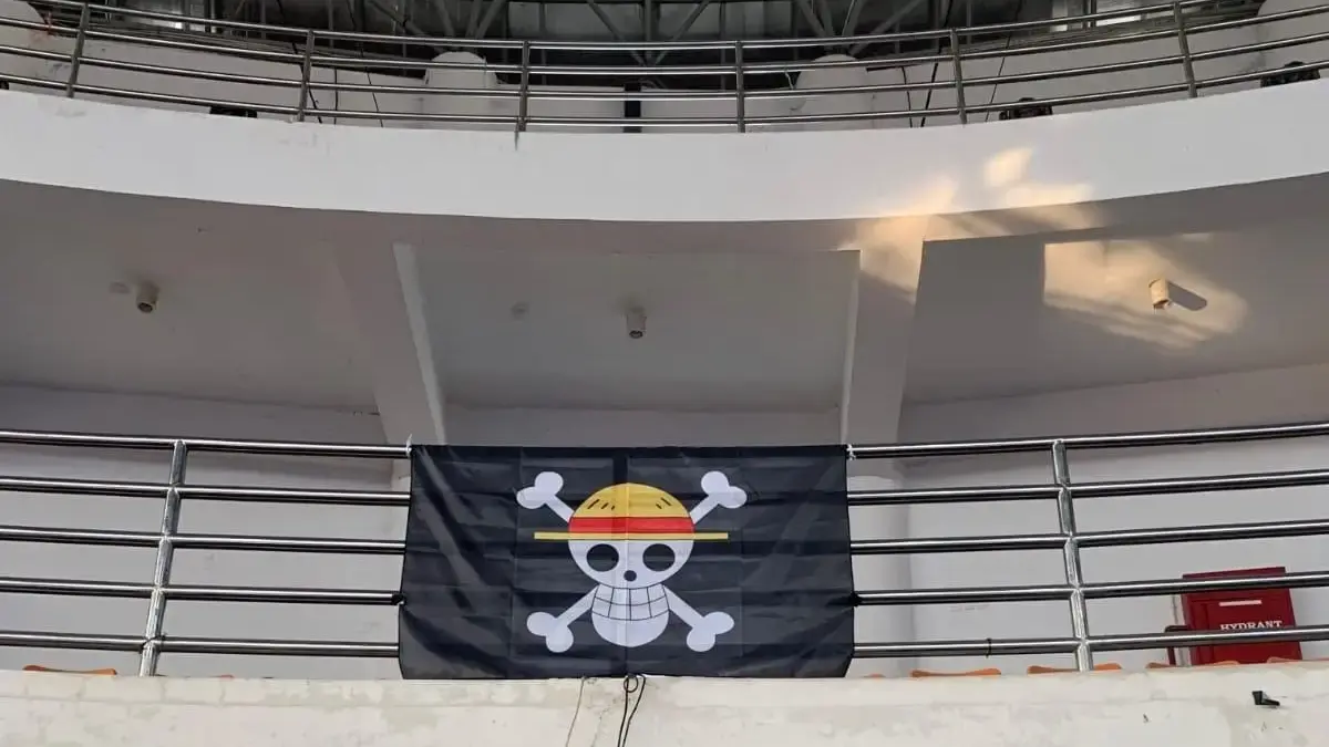 Bendera One Piece yang terpasang di Gor Laga Satria, Kabupaten Bogor. Foto: Istimewa