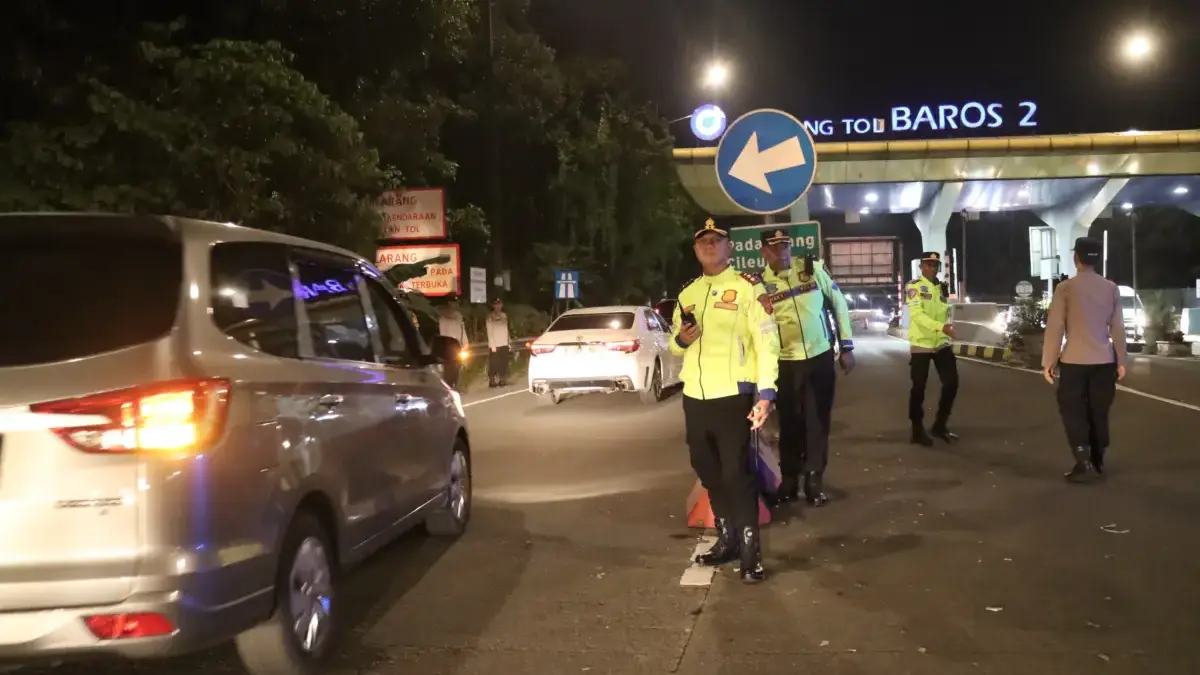 Cegah Pelajar Ikut Aksi Demo ke Jakarta, Polres Cimahi Lakukan Penyisiran Kendaraan di Gerbang Tol dan Stasiun Polres Cimahi