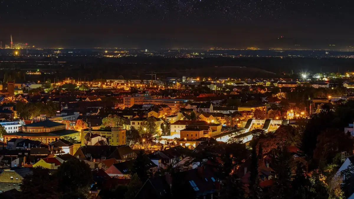 Pemerataan Akses Listrik, Bahlil Targetkan Program Elektrifikasi Tercapai di 2029-2030 Pemerataan Akses Listrik, Bahlil Targetkan Program Elektrifikasi Tercapai di 2029-2030