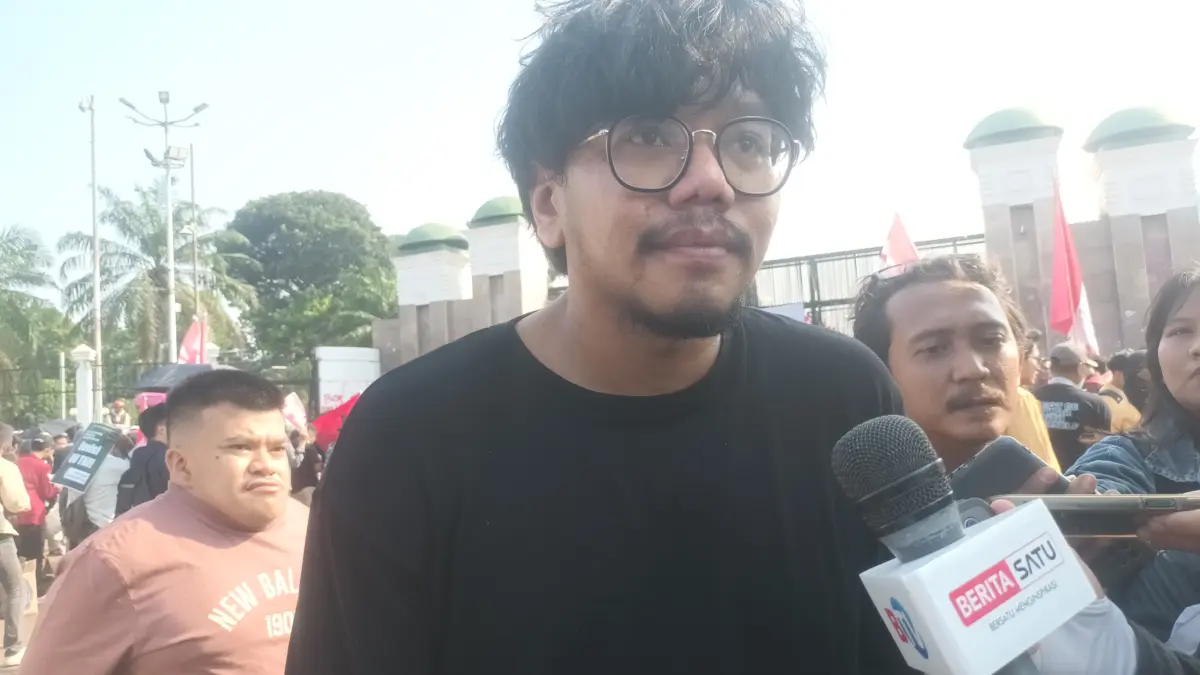 DPR Minta Mabes TNI Jelaskan Dugaan Tindak Pidana Ferry Irwandi: Jangan Sampai Langgar Putusan MK DPR Minta Mabes TNI Jelaskan Dugaan Tindak Pidana Ferry Irwandi: Jangan Sampai Langgar Putusan MK