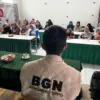 Jaga Kepercayaan Emak-Emak, SPPG Karyawangi Buka Layanan Pengaduan Petugas SPPG Karyawangi, Kecamatan Parongpong, Bandung Barat memberikan edukasi gizi dan standar pengolahan ma