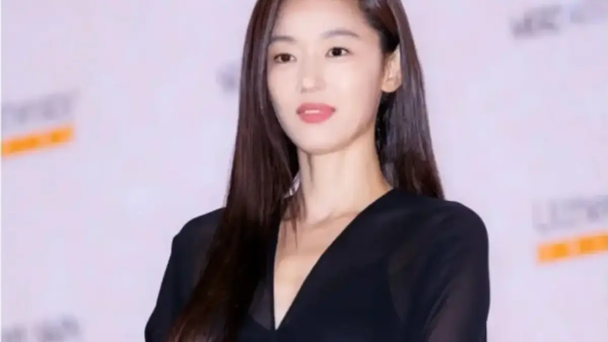 Artis Korea Jun Ji Hyun yang kini sedang di kecam Netizen China
