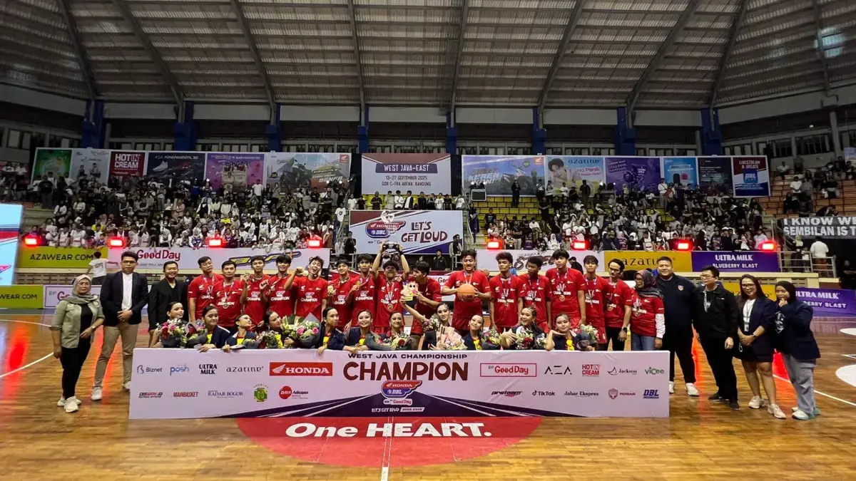 Tim Basket SMAN 2 Bandung dan SMA BPK Penabur Cirebon Kembali Menjadi Juara di Honda DBL West Java Series SMAN 2 Bandung berhasil meraih gelar juara setelah menaklukkan SMAN 9 Bandung di Final Honda DBL 2025 West Ja