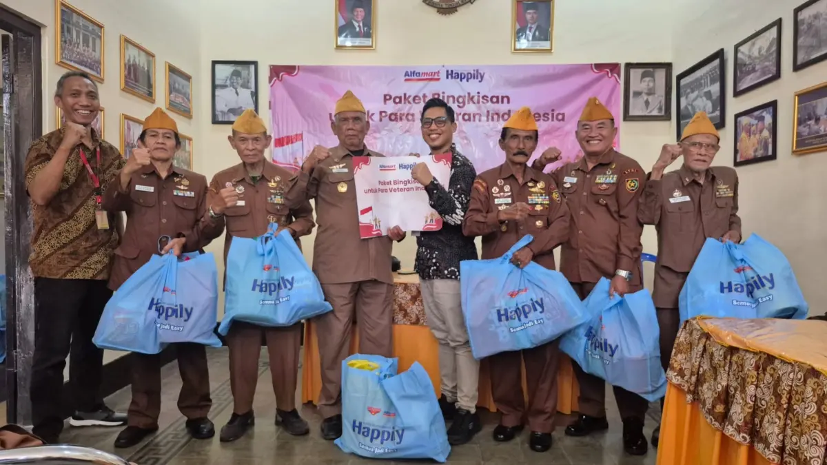 Alfamart dan Happily Salurkan Bantuan bagi Veteran Pejuang Kemerdekaan Alfamart dan Happily Salurkan Bantuan bagi Veteran Pejuang Kemerdekaan