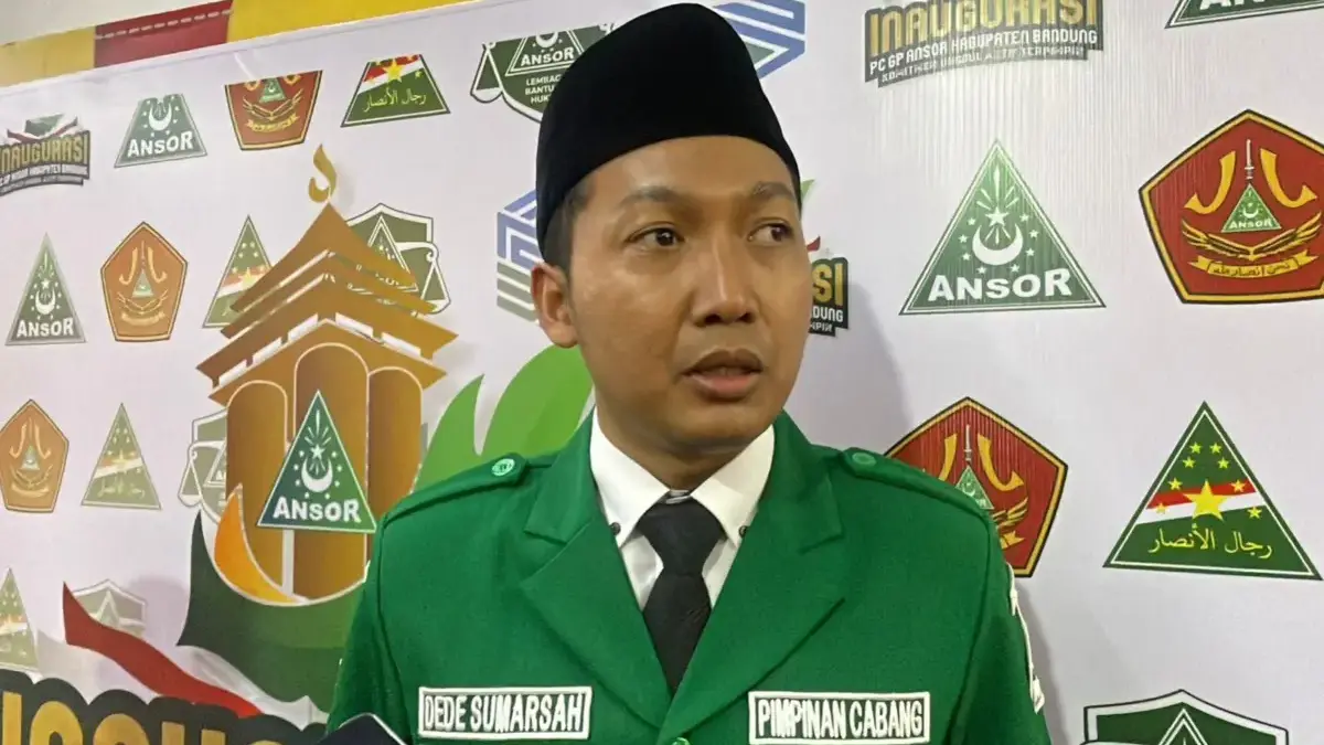 Ketua DPC GP Ansor Kabupaten Bandung, Dede Sumarsah saat diwawancarai usai pengukuhan pengurus di Miko Mall, K