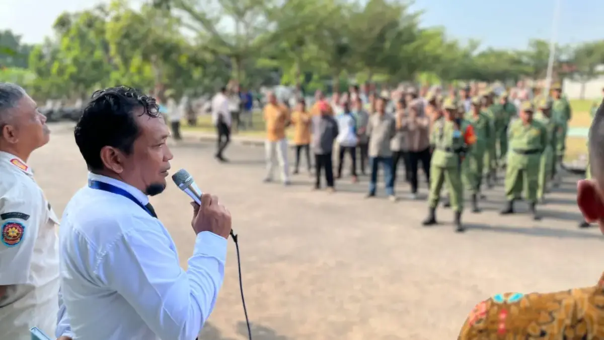 Sekretaris Dinas Lingkungan Hidup Kota Banjar, Agus Saripudin, ST., MT., MM., saat menyampaikan sosialisasi di