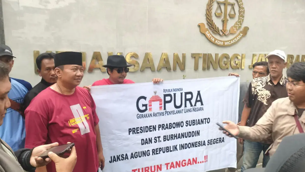 Dok. Gerakan Gapura saat gelar aksi di depan kantor Kejati Jabar. Kamis (18/9). Foto. Sandi Nugraha.