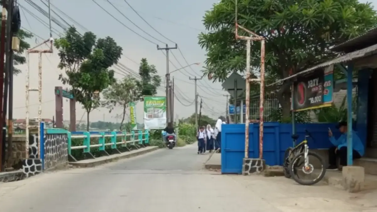 Pintu Air Sukabirus Selesai, Warga Ucapkan Terikasih Pada Kang DS Kondisi jembatan Sukabirus di Kp. Sukabirus Desa Citeureup Kecamatan Dayeukolot Kabupaten Bandung yang telah