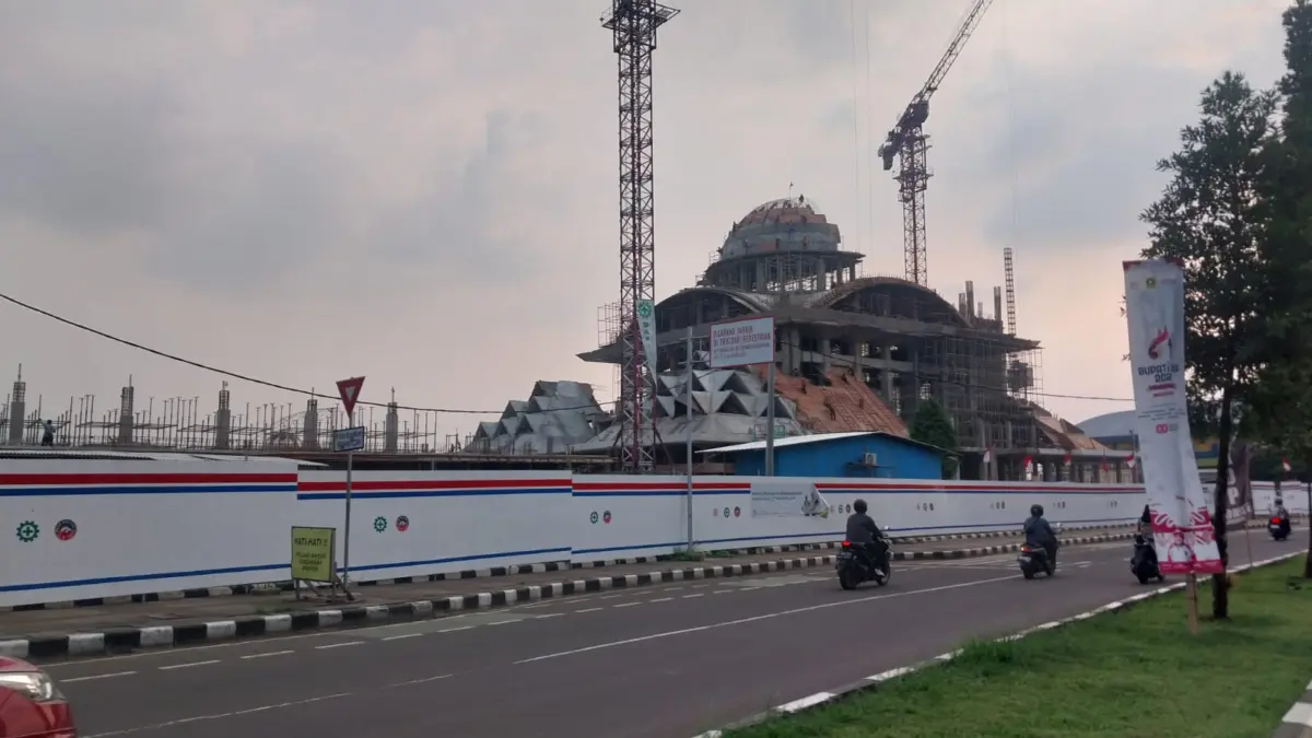 Pembangunan Masjid Raya Kabupaten Bogor Masih Sisakan 52,4 Persen, Target Rampung Desember 2025 Kondisi Masjid Raya Kabupaten Bogor. Foto: Regi