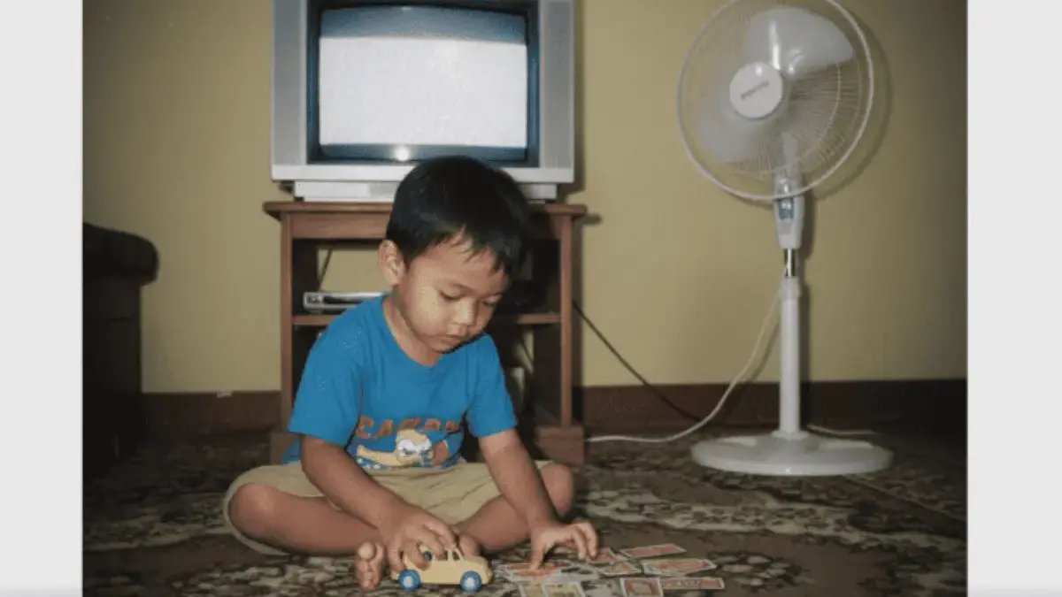 Cara Edit Foto Polaroid AI Masa Kecil yang Viral di Gemini Cara Edit Foto Polaroid AI Masa Kecil yang Viral di Gemini