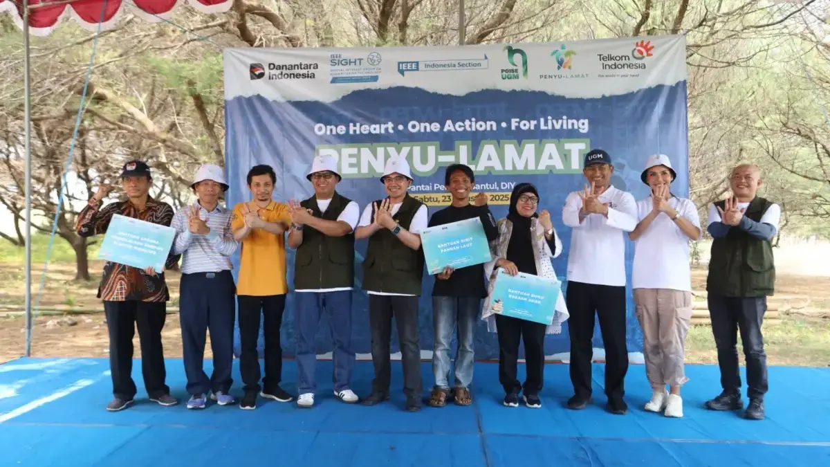 Penyu-lamat 2025: Aksi Sukarelawan Karyawan Telkom Edukasi Sampah dan Konservasi Penyu di Pantai Pelangi Yogya
