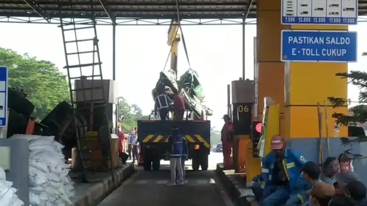 Lalin Tol Ciawi Kembali Lancar Usai Evakuasi Truk Kontainer, Tiga Gardu Masih Belum Berfungsi 