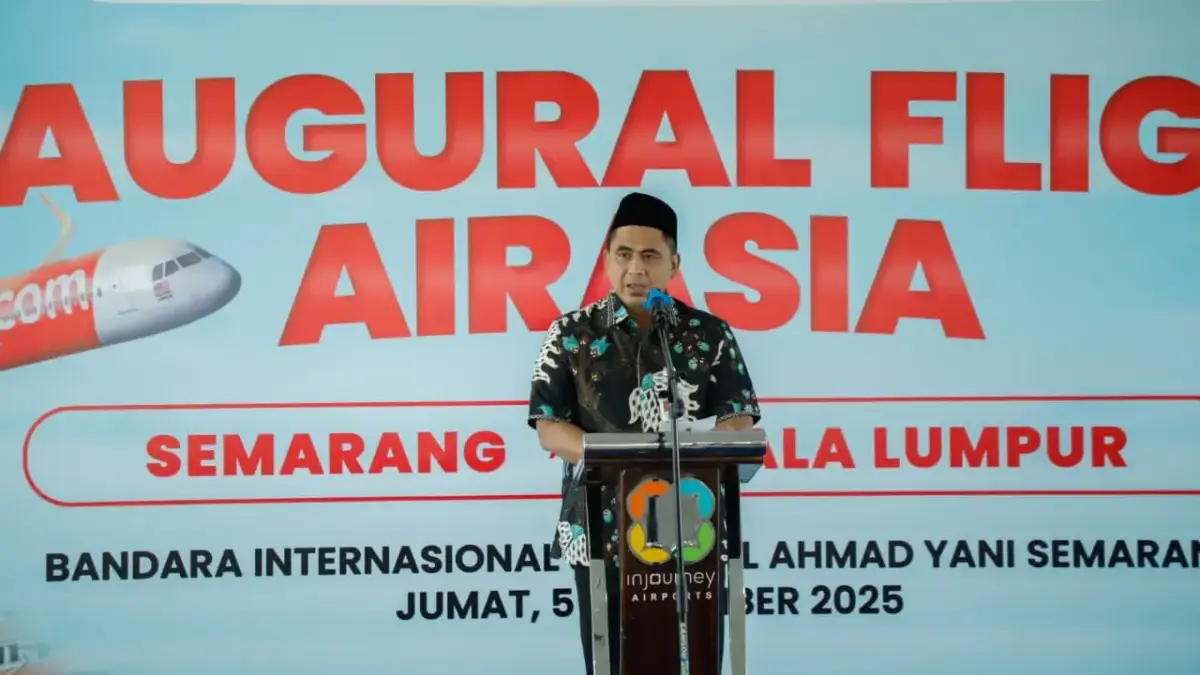 Wakil Gubernur Jawa Tengah, Taj Yasin melepas penerbangan perdana rute Semarang-Kuala Lumpur Malaysia