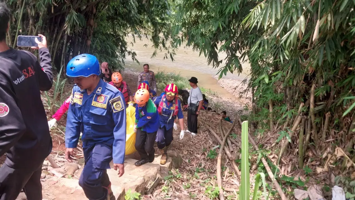 Dikira Peselam, Warga Pusparaya Bojonggede Malah Temukan Mayat di Sungai Ciliwung