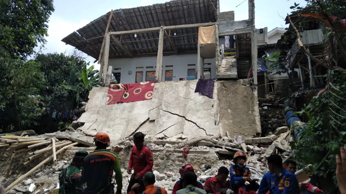 Bangunan Majelis Taklim As-Shobiyah, di Desa Sukamakmur, Kecamatan Ciomas, Kabupaten Bogor