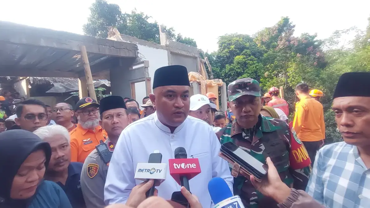 Bupati Bogor, Rudy Susmanto saat mengunjungi langung lokasi Majelis Taklim As-Shobiyah