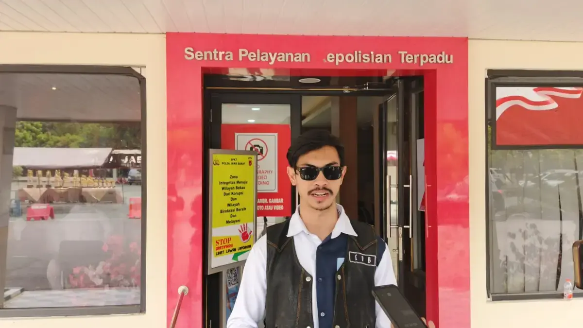 Ketua LPB Laporkan Ahmad Sahroni Terkait Kerusuhan Aksi Agustus Ketua Umum Literasi Pemuda Berdikari (LPB), Indrajidt Rai Garibaldi, menyampaikan pernyataan tegas