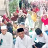 Warga RT 03/RW 11, Kelurahan Kebonpedes, Tanahsareal, Kota Bogor saat menghadiri ceramah Maulid Nabi Muhammad