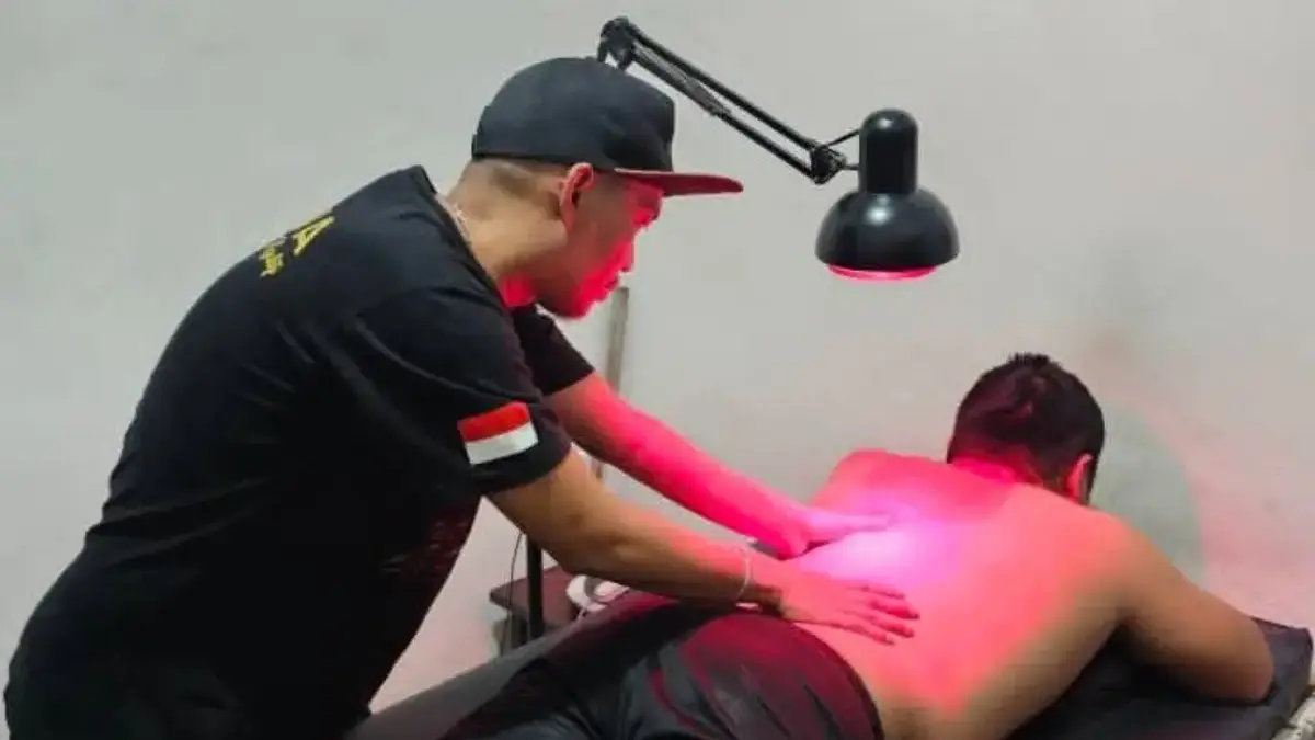 Ahli Pijat Cedera Olahraga di Pameungpeuk Ini Jadi Rujukan Atlet Profesional hingga Pelatih Persib Ahli Pijat Cedera Olahraga di Pameungpeuk Ini Jadi Rujukan Atlet Profesional hingga Pelatih Persib