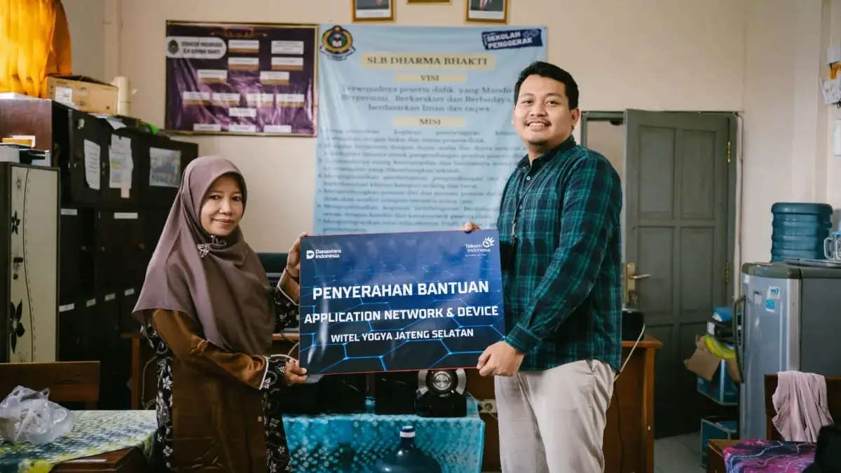 Penyerahan Bantuan Application Network & Device dari Witel Yogya Jateng Selatan kepada Sekolah Luar Biasa (SLB